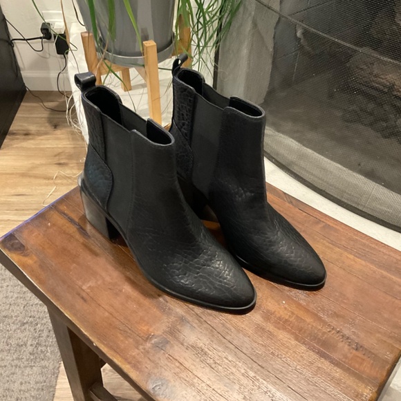 Vince Camuto Kreshna Bootie Black Leather 8M - Picture 2 of 10